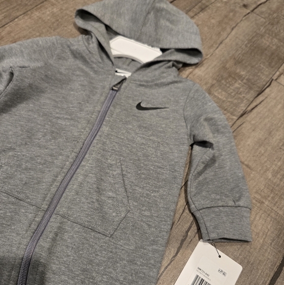 Nike Baby Full Zip Outfit With Hood NWT 6 Months - Picture 2 of 4
